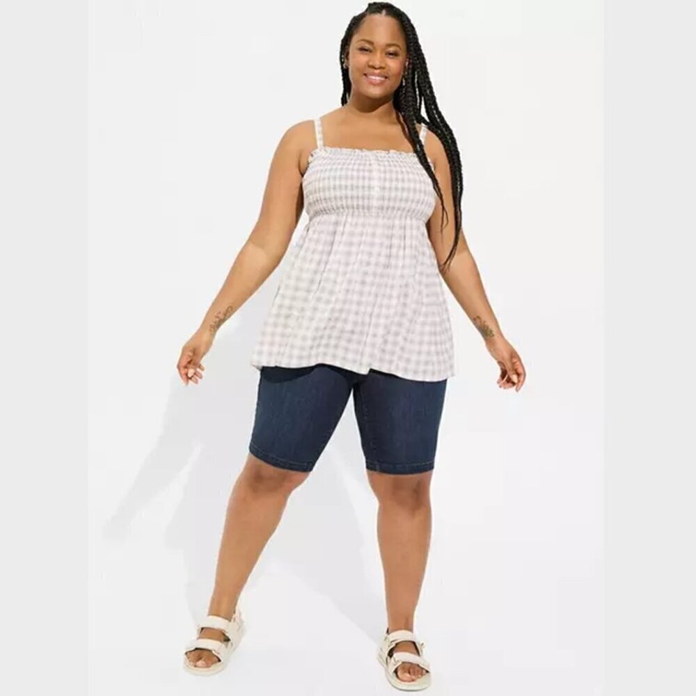 Torrid - Babydoll Challis Smocked Sleeveless Top in Daphne Plaid Dapple Grey